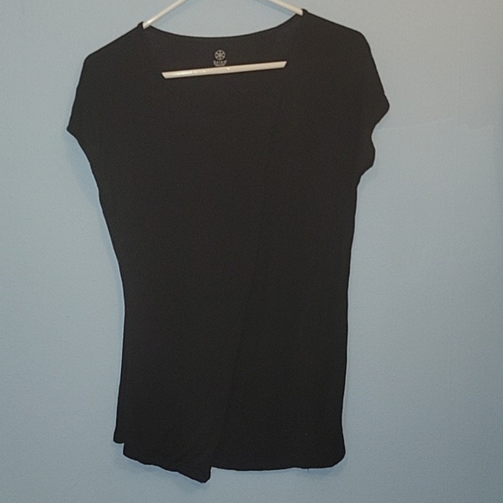 GAIAM Women's Black Short Sleeve Top
